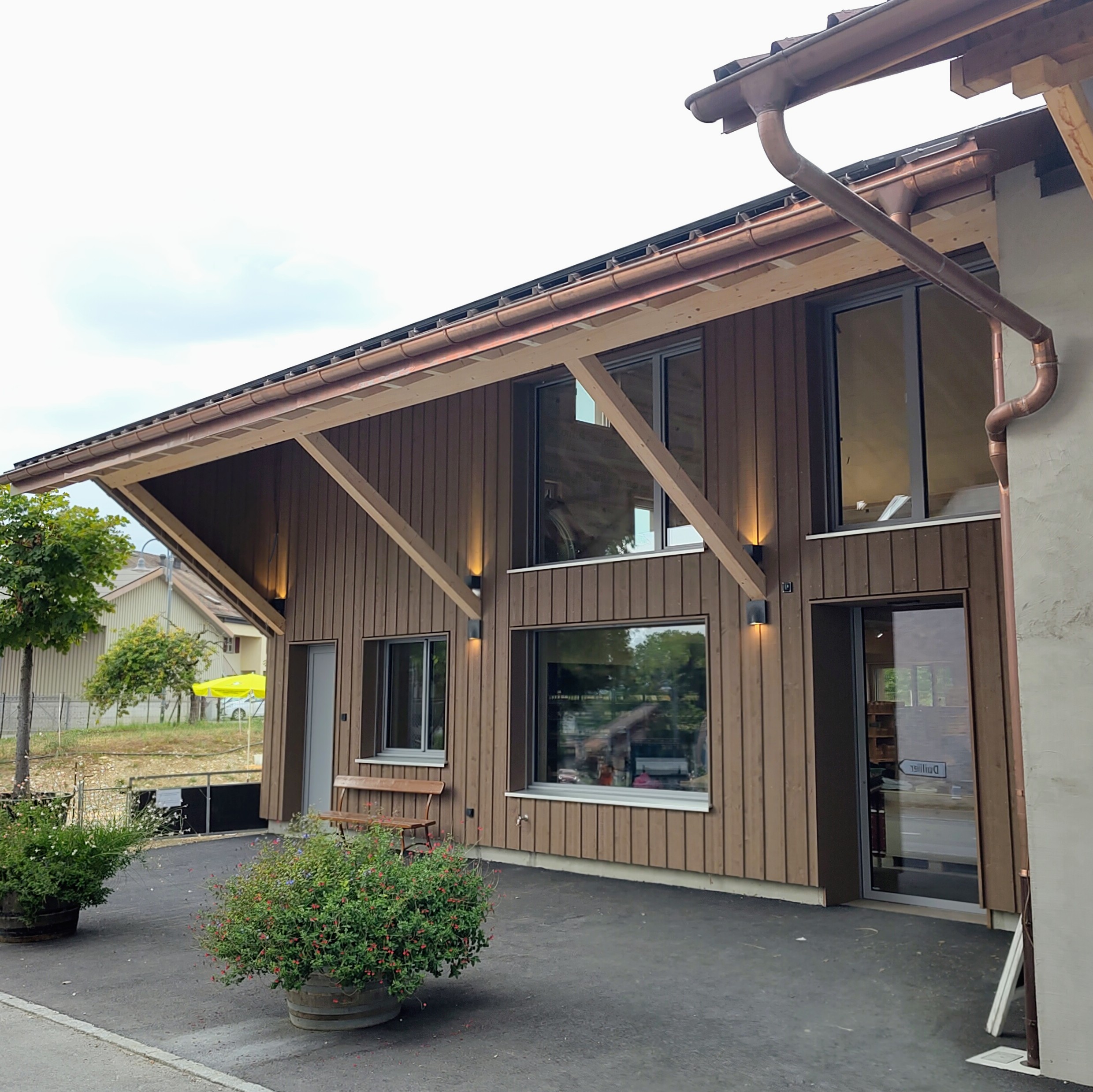 Bâtiment commercial en paille – atelier o